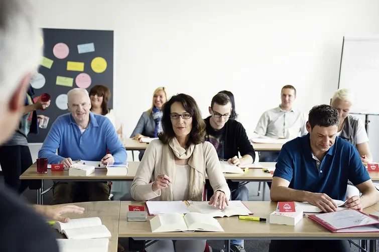 Wo findet man passende Angebote zur Berufsbildung? Wo findet man passende Angebote zur Berufsbildung?